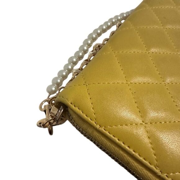 Chanel yellow quilted large wallet - Picture 8 of 15
